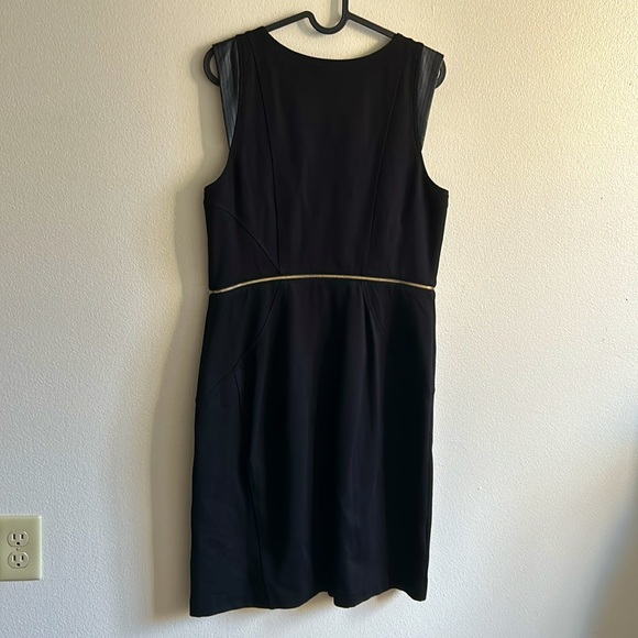 Ann Taylor Excellent Black Sleeveless Gold Full Front Zipper Dress...Size: 8. - Picture 6 of 7
